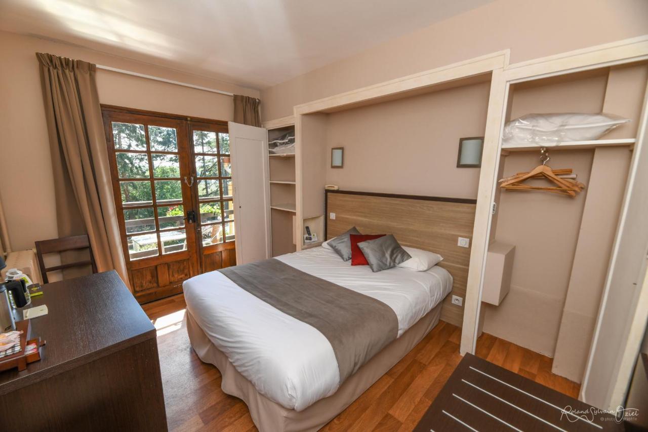 Logis La Chaumiere Hotel 3*