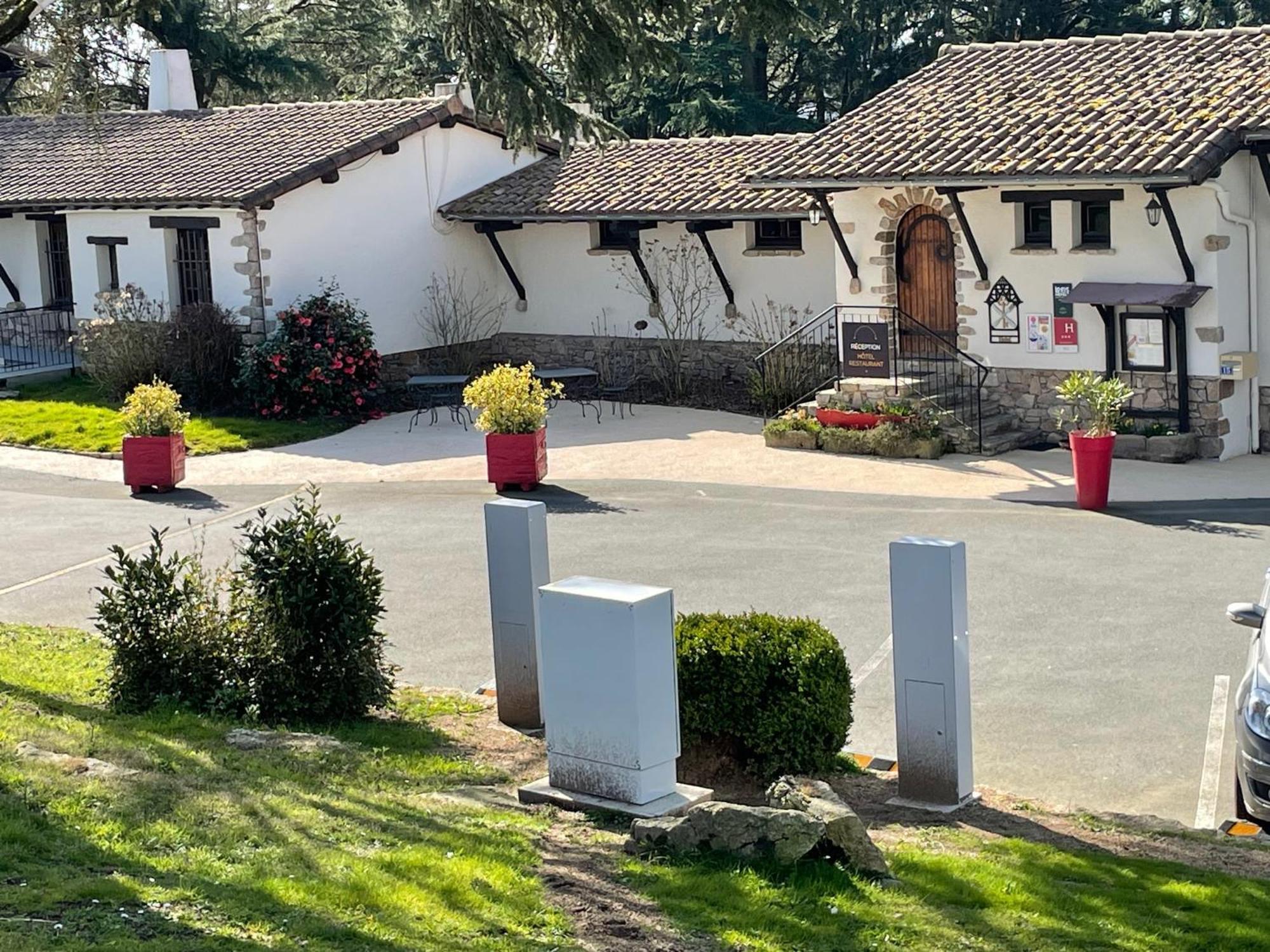 Logis La Chaumiere Hotel 3*