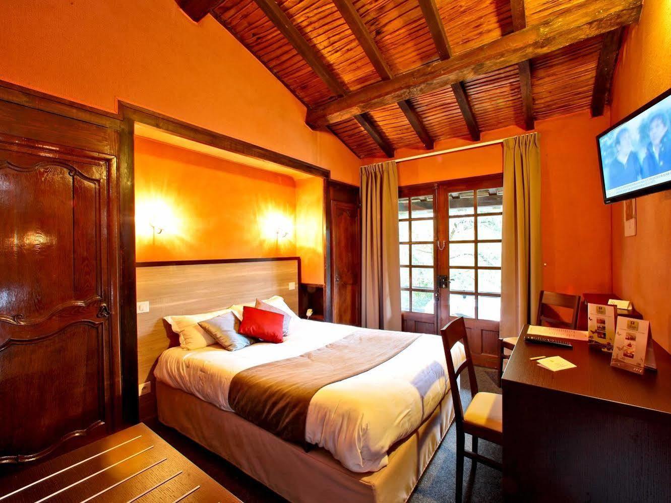 Logis La Chaumiere Hotel