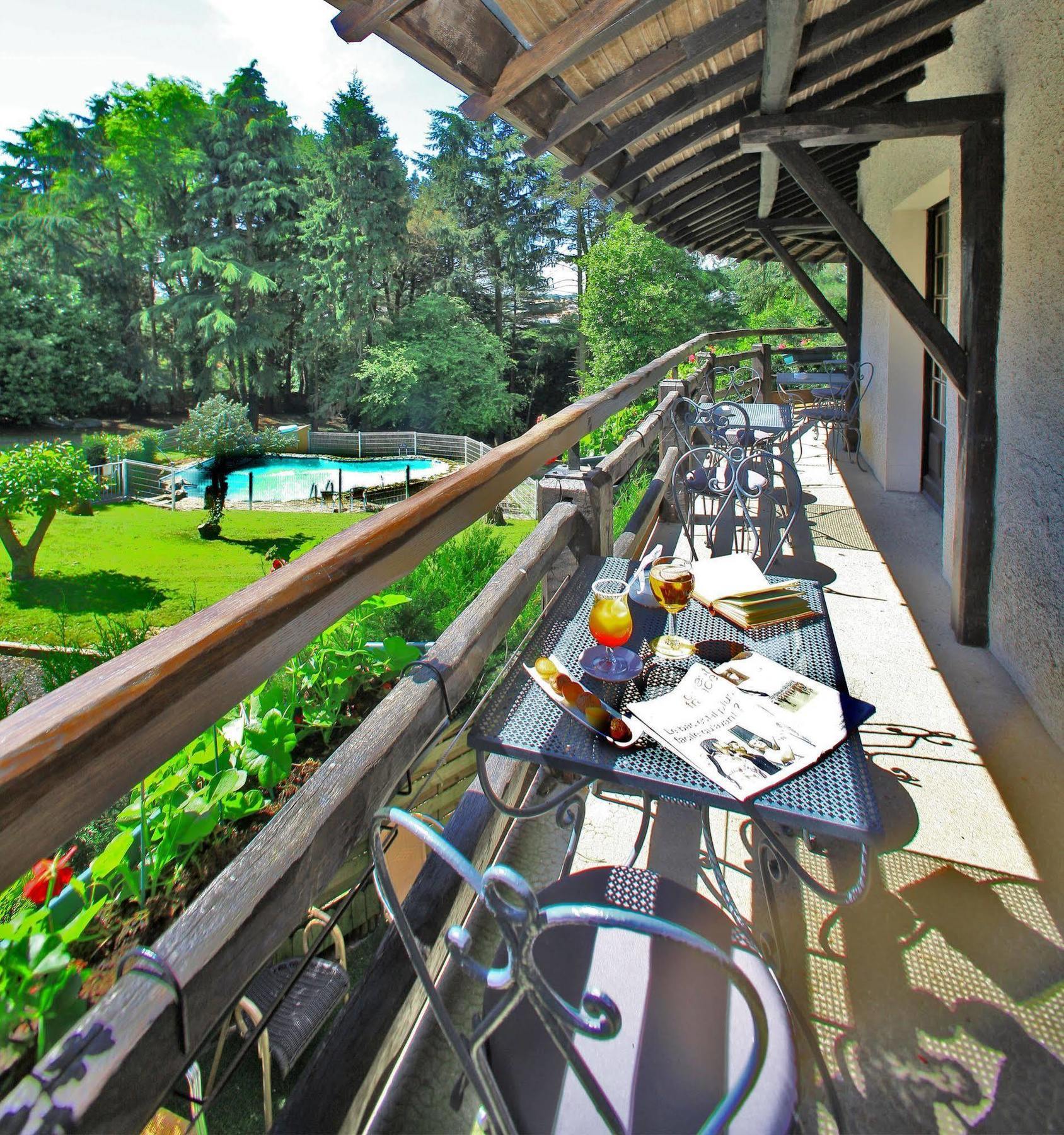 Logis La Chaumiere Hotel